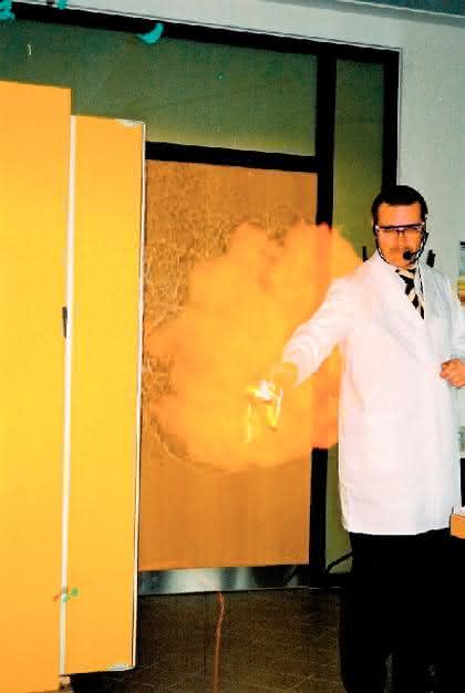 Labortechnik: Umgang mit Gefahrstoffen