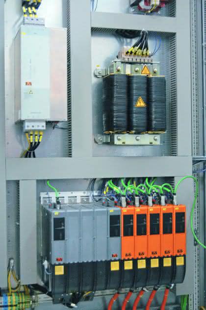 Antriebstechnik: Ein X steuert die Fräsmaschine Antriebstechnik: Ein X steuert die Fräsmaschine