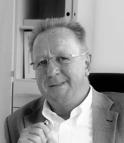 Wirtschaft + Unternehmen: Der Betriebsrat redet mit Wirtschaft + Unternehmen: Der Betriebsrat redet mit