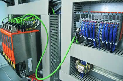 Antriebstechnik: Ein X steuert die Fräsmaschine