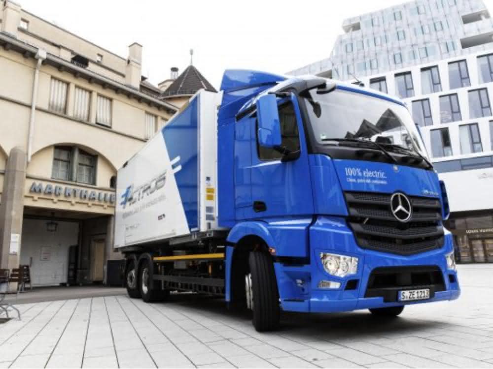Transporter + Pritschenwagen: Emissionsfrei im Schwabeländle: eActros im Test