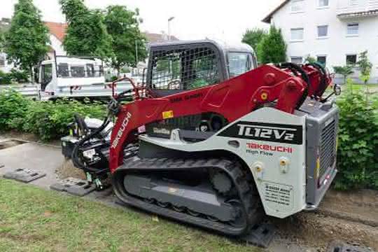 Bagger und Radlader: Wilhelm Schäfer: Glasfaserkabel zügig verlegt Takeuchi TL-12-V2-Laderaupe
