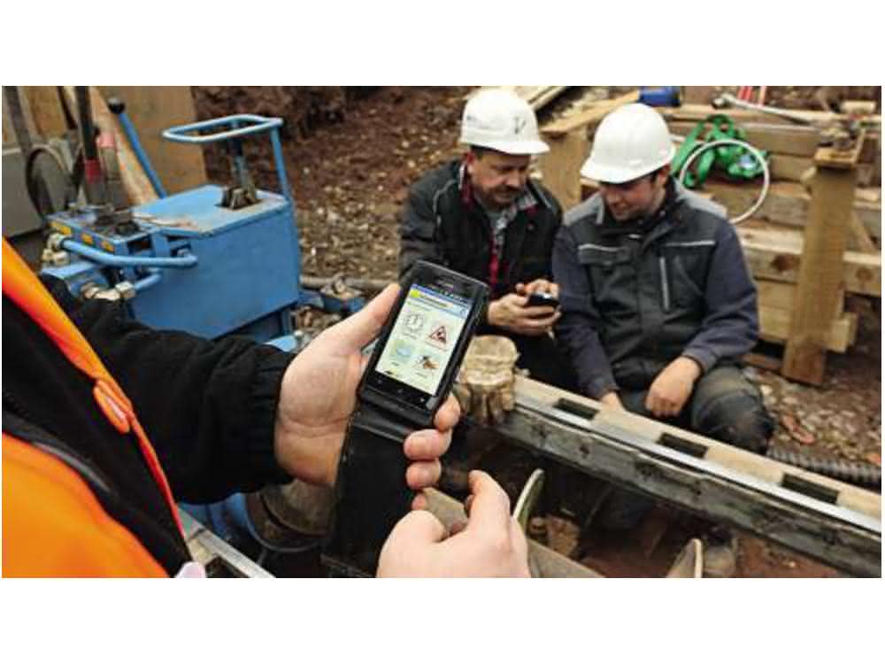 Digitalisierung: Megatrend Digitalisierung: Zeiterfassung auf der Baustelle Mitarbeiter auf der Baustelle