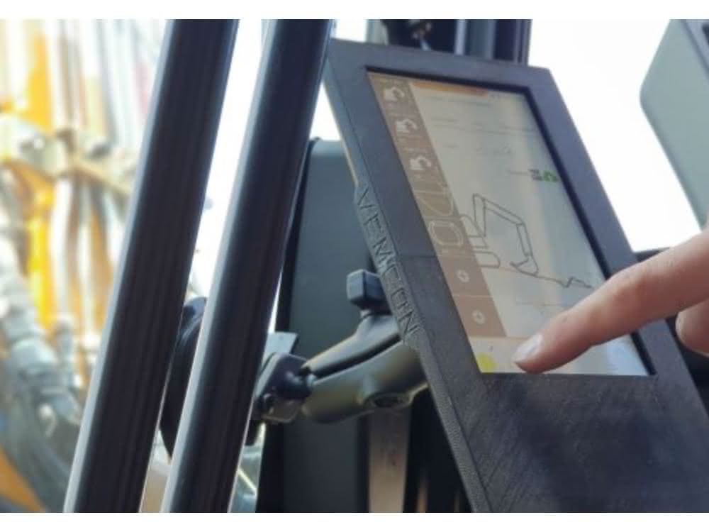Die Vemcon GmbH zeigt auf der GaLaBau in Nürnberg den Vemcon CoPilot, eine herstellerunabhängige Nachrüstlösung zur Teilautomatisierung von Kompaktbaggern.