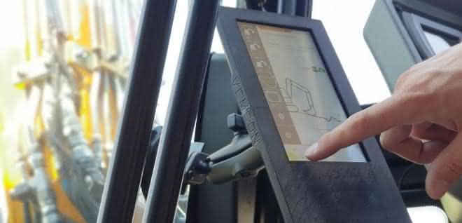 Telematik + Management: GaLaBau 2018: CoPilot macht Bagger intelligenter Die Vemcon GmbH zeigt auf der GaLaBau in Nürnberg den Vemcon CoPilot, eine herstellerunabhängige Nachrüstlösung zur Teilautomatisierung von Kompaktbaggern.