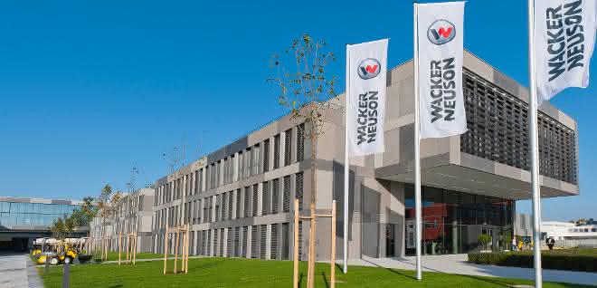 Konzernzentrale Wacker Neuson in München OEM-Kooperation: Wacker Neuson kooperiert mit John Deere für Mini- und Kompaktbagger