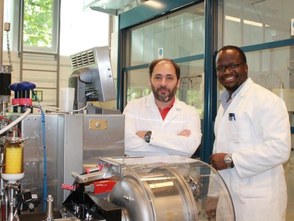 Prof. Dr. Marcelo Fernandez-Lahore mit Senior Researcher Dr. Martin Kangwa Prof. Dr. Marcelo Fernandez-Lahore mit Senior Researcher Dr. Martin Kangwa