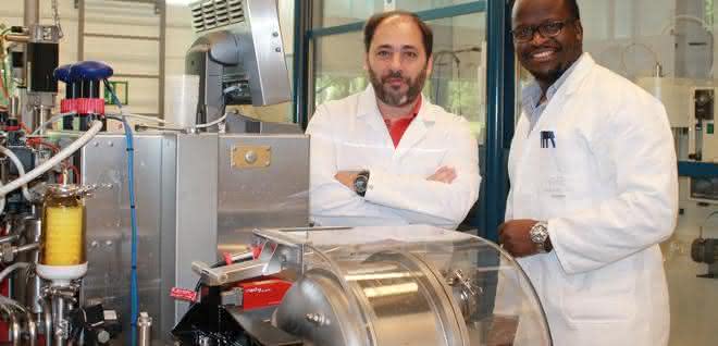 Prof. Dr. Marcelo Fernandez-Lahore mit Senior Researcher Dr. Martin Kangwa