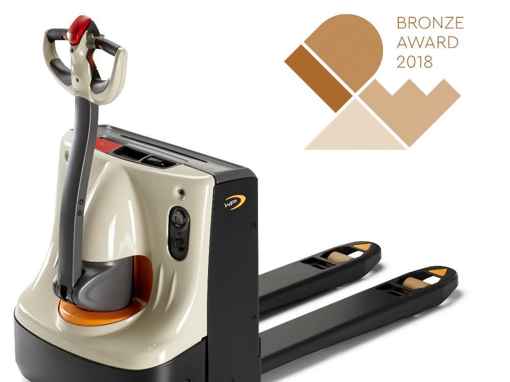 Crown electric pallet truck receives award