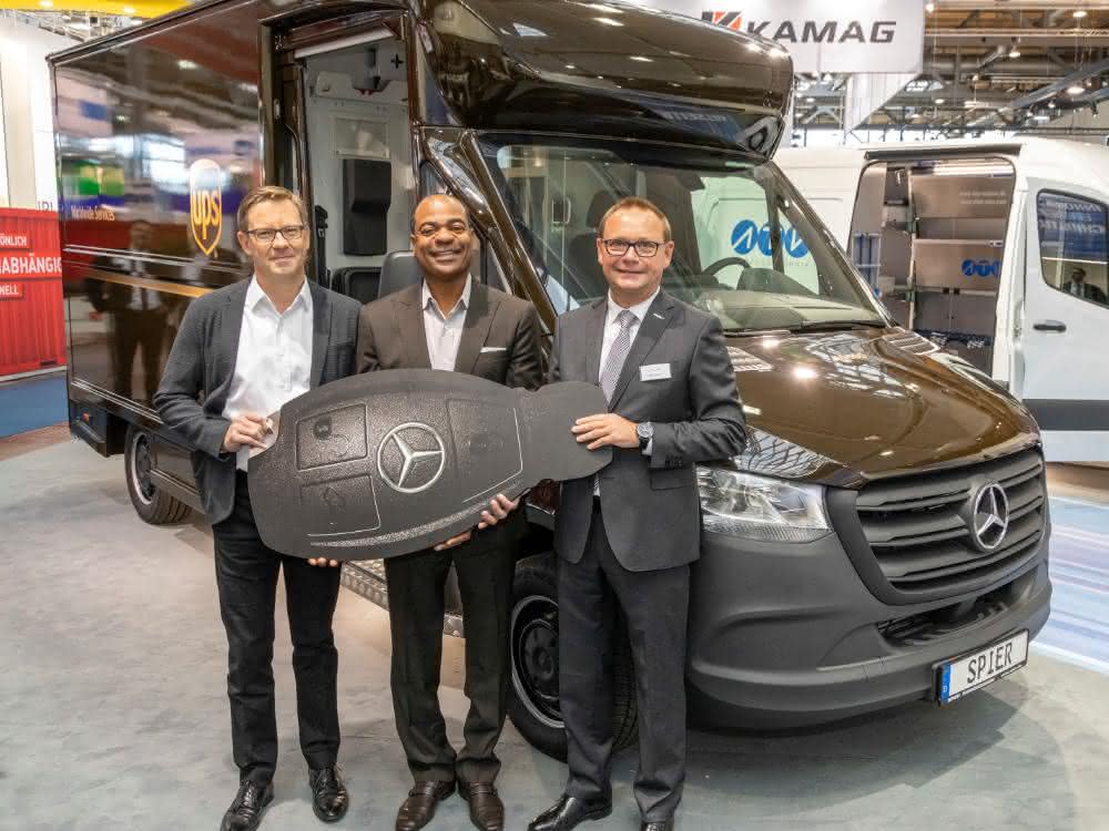 Mercedes-Benz Vans übergibt Pilotfahrzeug an UPS
