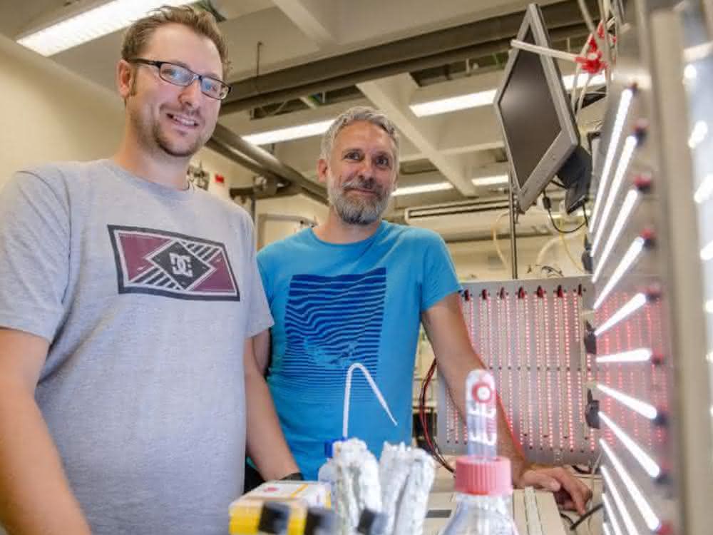 Die Bochumer Projektbeteiligten Marc Nowaczyk (rechts) und Adrian Ruff.
