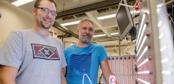 Die Bochumer Projektbeteiligten Marc Nowaczyk (rechts) und Adrian Ruff.