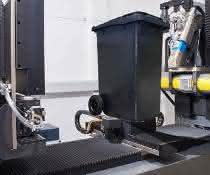 Einer der größten Industrie-Computertomographen vermisst Formteile bis zur Größe handelsüblicher Mülltonnen und kann diese zerstörungsfrei auf Fehler untersuchen.