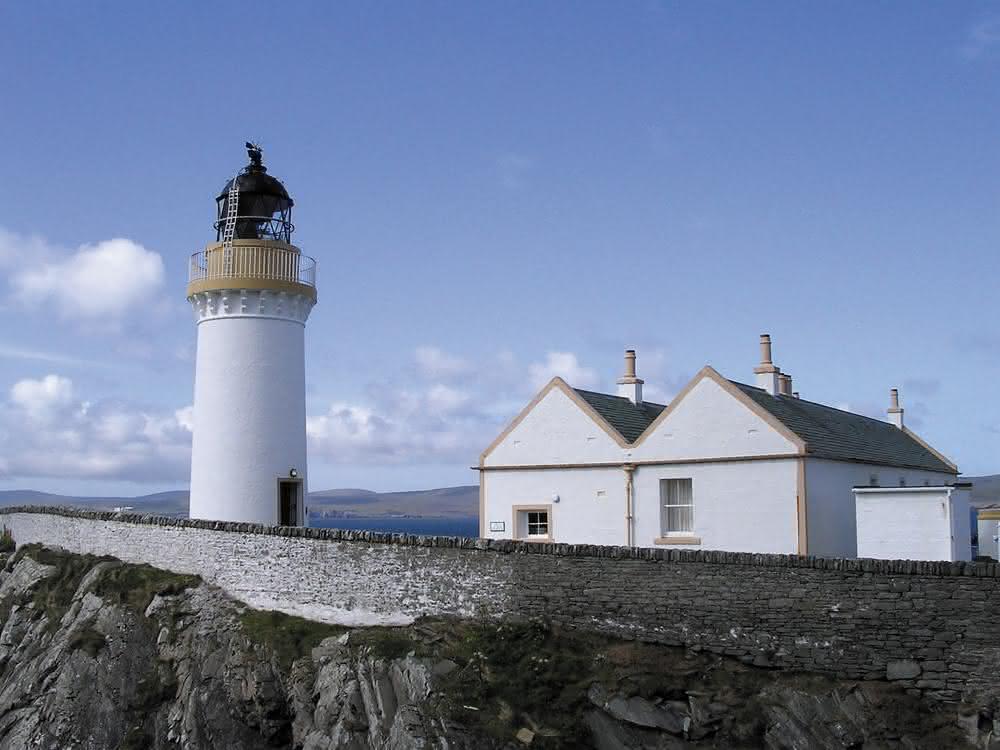 Rodriguez_lighthouse_light_Bressay