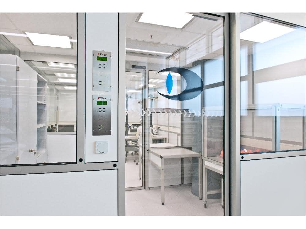 Assembly stations in the clean room cell