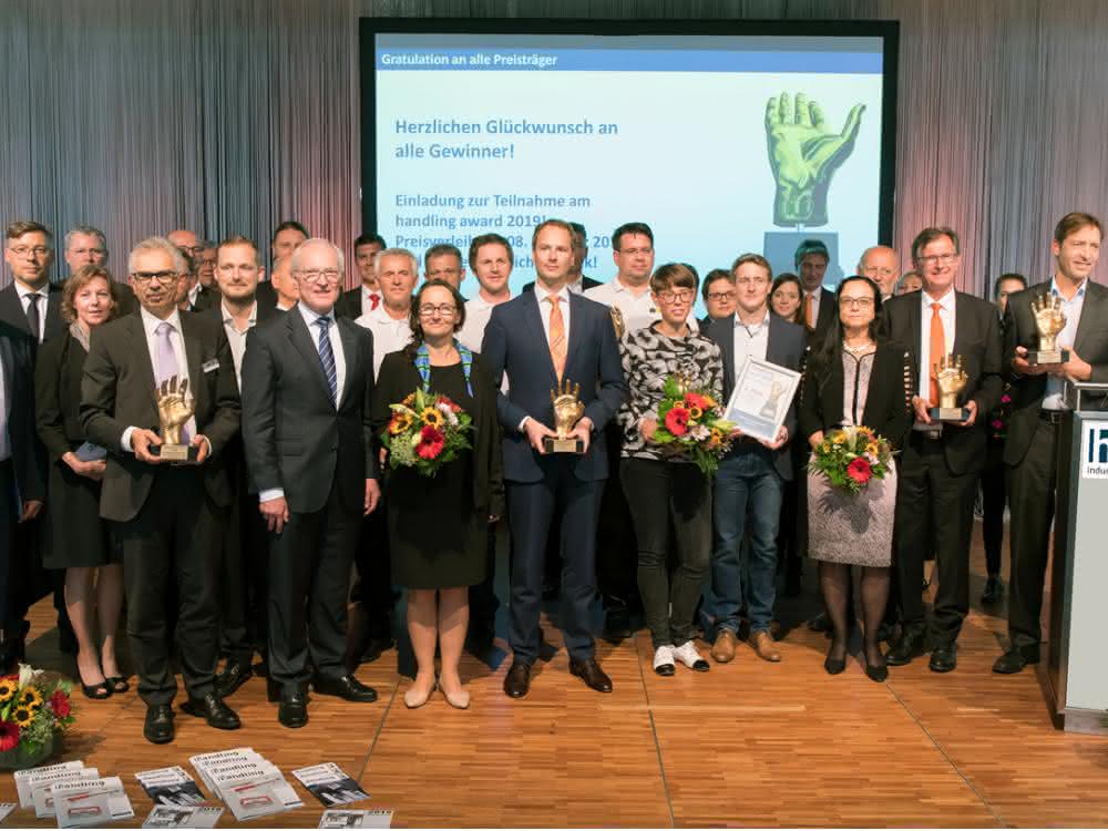 handling_award group picture