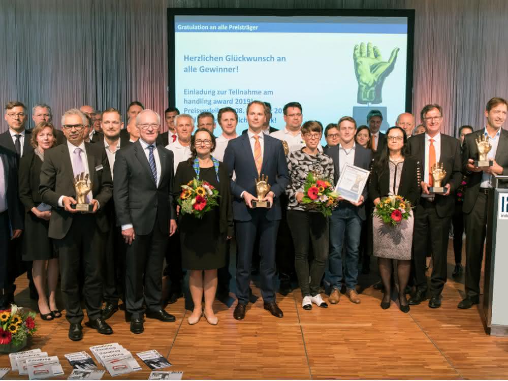 handling_award group picture