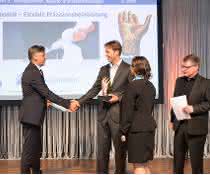handling_award--Boll