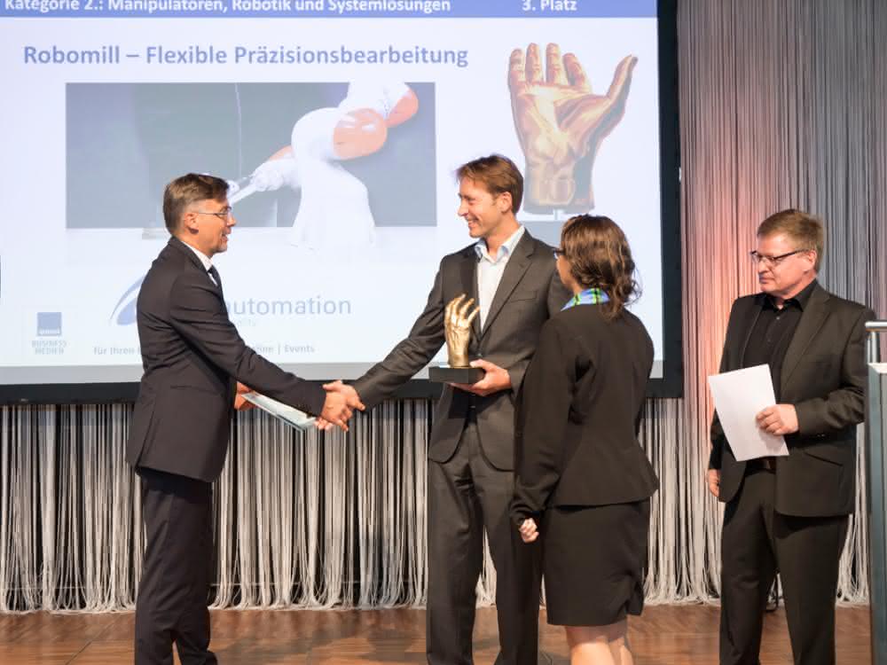 handling_award--Boll