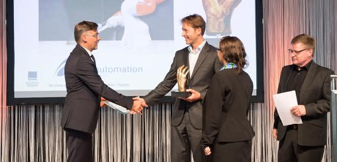 handling_award--Boll