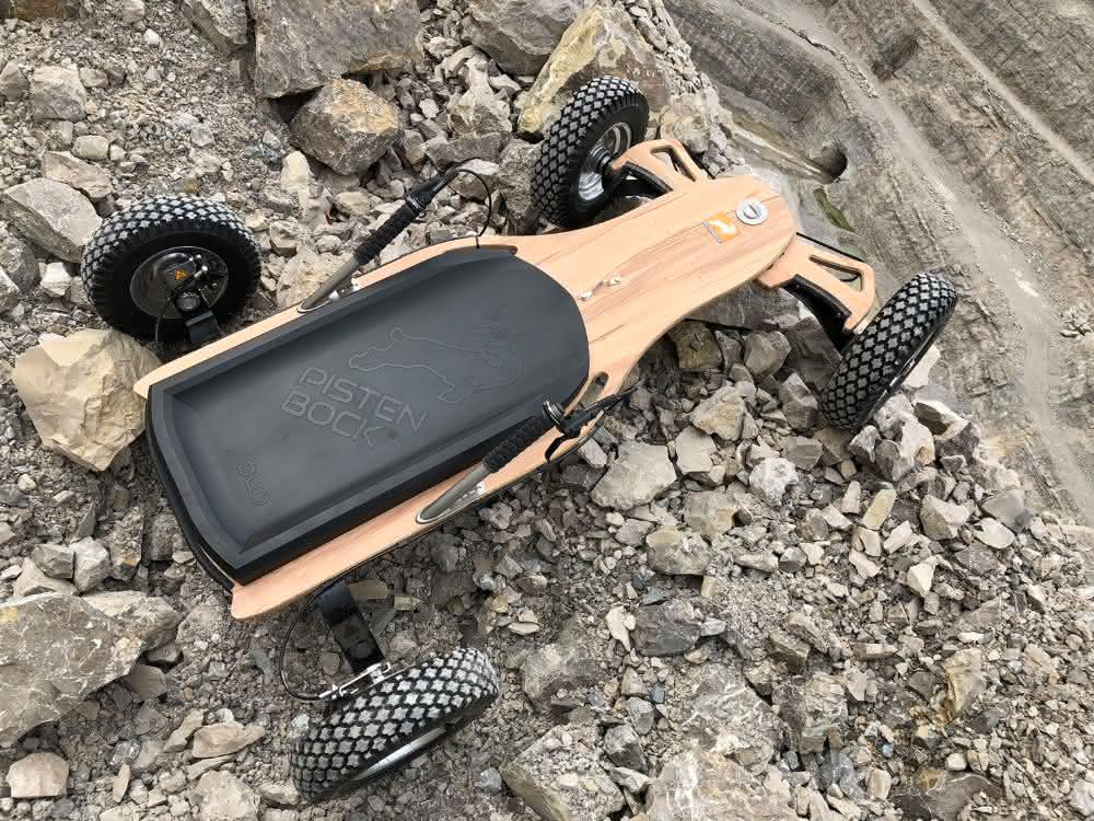 ACE-Pistenbock-Cross-Stand