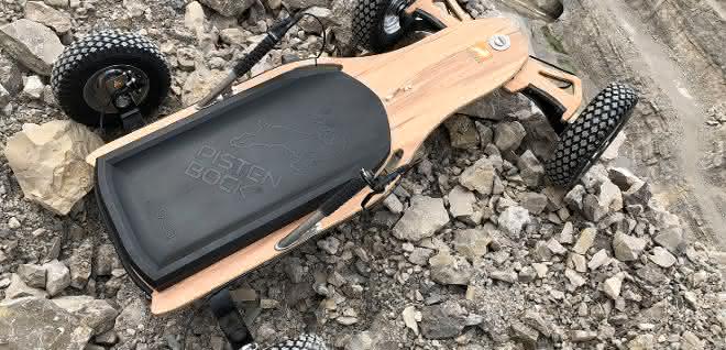 ACE-Pistenbock-Cross stand