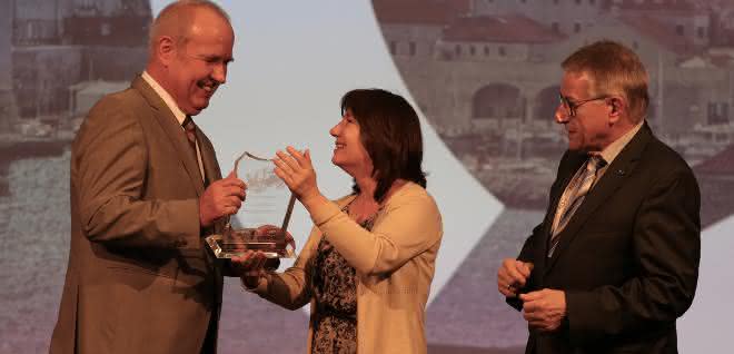 Alexander Berg honored with the European Safety Award for Commercial Vehicles