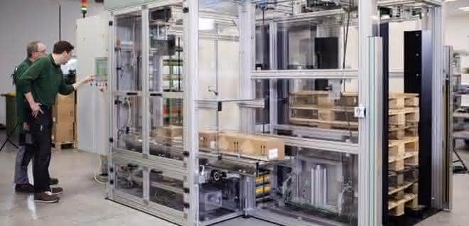 Packaging machine with a pick-and-place palletizing robot