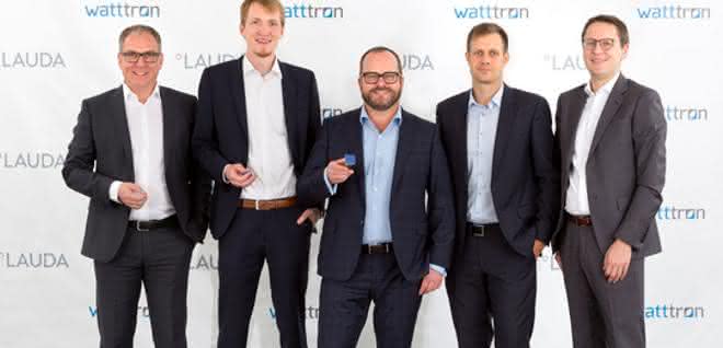 Gruppenbild nach Vertragsunterzeichnung Gruppenbild nach Vertragsunterzeichnung