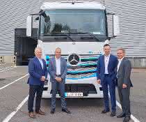 Übergabe des eActros an Meyer-Logistik