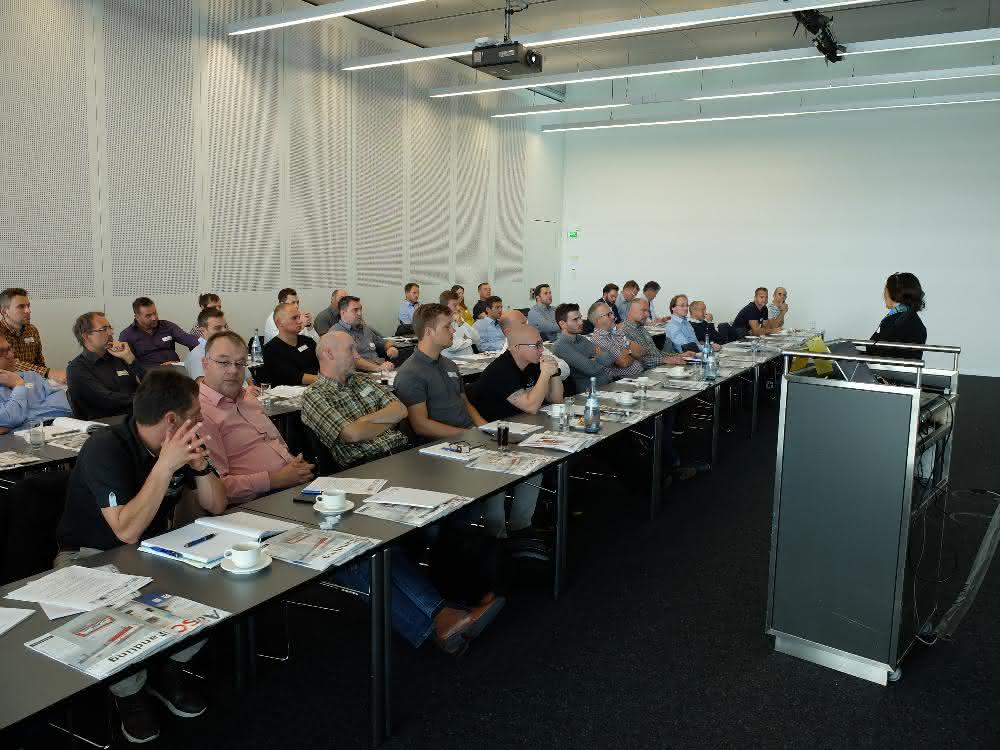 Kongress Moderne Montage Prof. Kirsten Tracht bei ihrer Keynote am 1. Kongresstag.