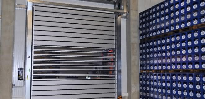 Unter Dauerbelastung: Die Efaflex-Schnelllauftore bei Lisa Mai Getränke in Bayreuth. Unter Dauerbelastung: Die Efaflex-Schnelllauftore bei Lisa Mai Getränke in Bayreuth.