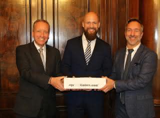 Carsten Hernig, Geschäftsführer der Jettainer GmbH, Andreas Langemann, Geschäftsführer der trilatec GmbH, und Martin Kraemer, Head of Marketing & PR der Jettainer GmbH, beim traditionellen Pressefrühstück in Berlin.