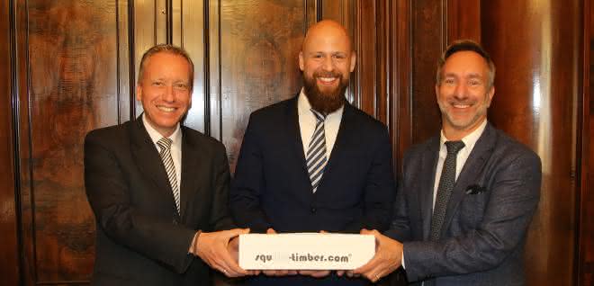 Carsten Hernig, Geschäftsführer der Jettainer GmbH, Andreas Langemann, Geschäftsführer der trilatec GmbH, und Martin Kraemer, Head of Marketing & PR der Jettainer GmbH, beim traditionellen Pressefrühstück in Berlin.