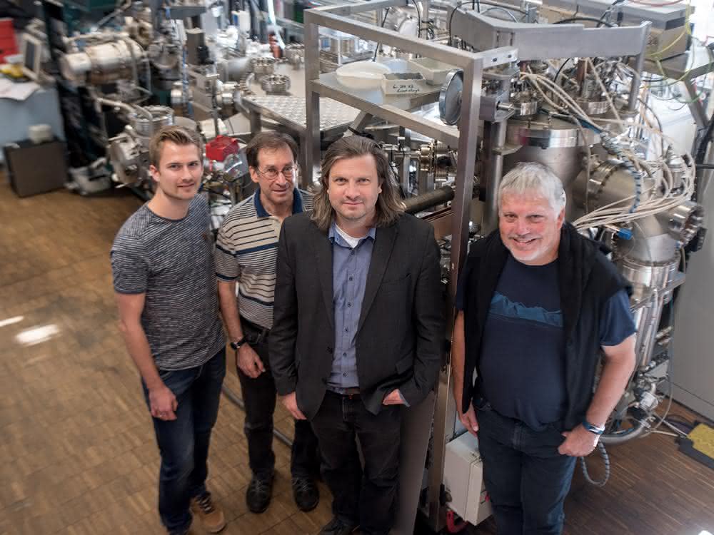 Das Forscherteam Tobias Löffler, Alan Savan, Alfred Ludwig und Wolfgang Schuhmann.