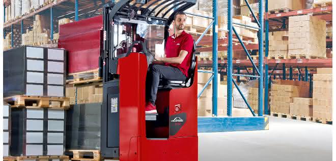 Linde sit-on pallet truck