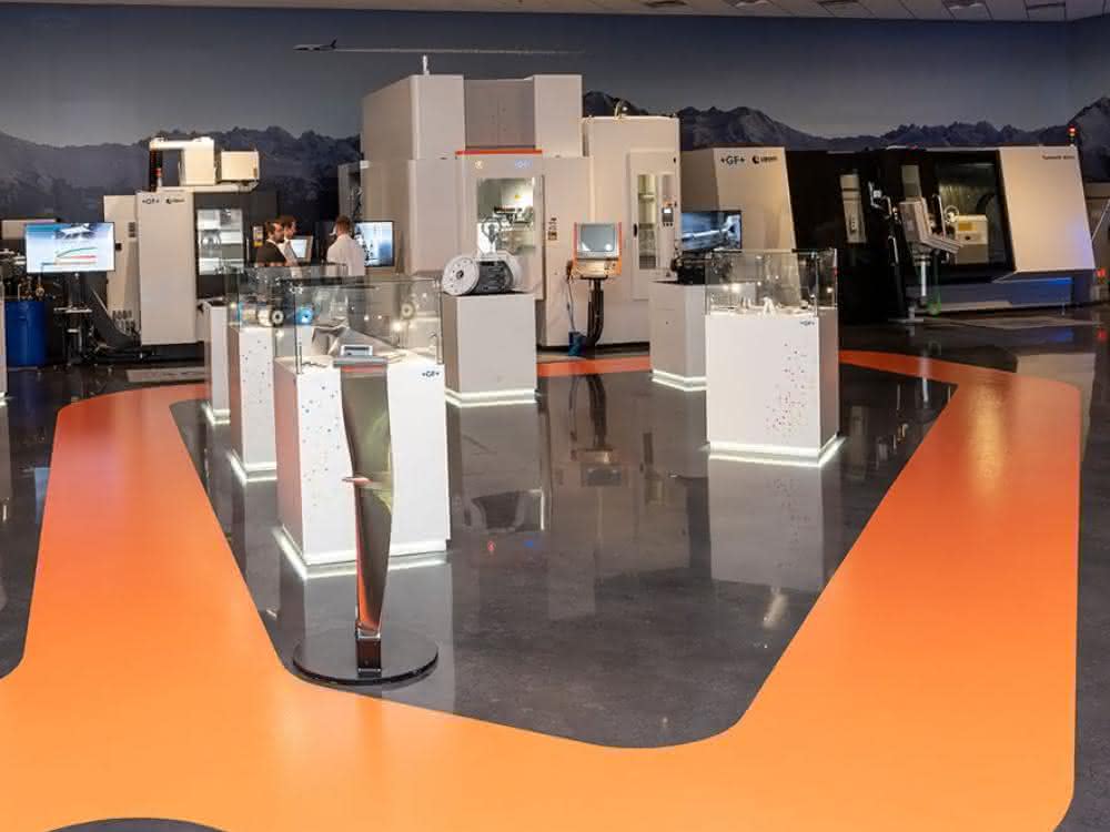 Showroom for machine demonstrations