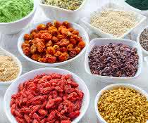 Immer mehr Verbraucher, die sich bewusst und gesünder ernähren wollen, kaufen sogenannte Superfood-Produkte. Immer mehr Verbraucher, die sich bewusst und gesünder ernähren wollen, kaufen sogenannte Superfood-Produkte.