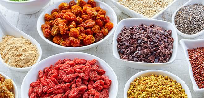 Immer mehr Verbraucher, die sich bewusst und gesünder ernähren wollen, kaufen sogenannte Superfood-Produkte.
