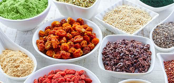 Immer mehr Verbraucher, die sich bewusst und gesünder ernähren wollen, kaufen sogenannte Superfood-Produkte.