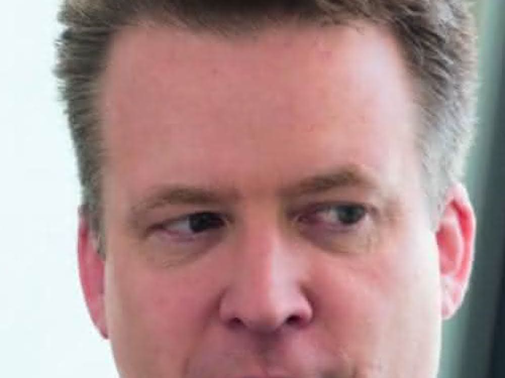 Dr. Lars Broszka