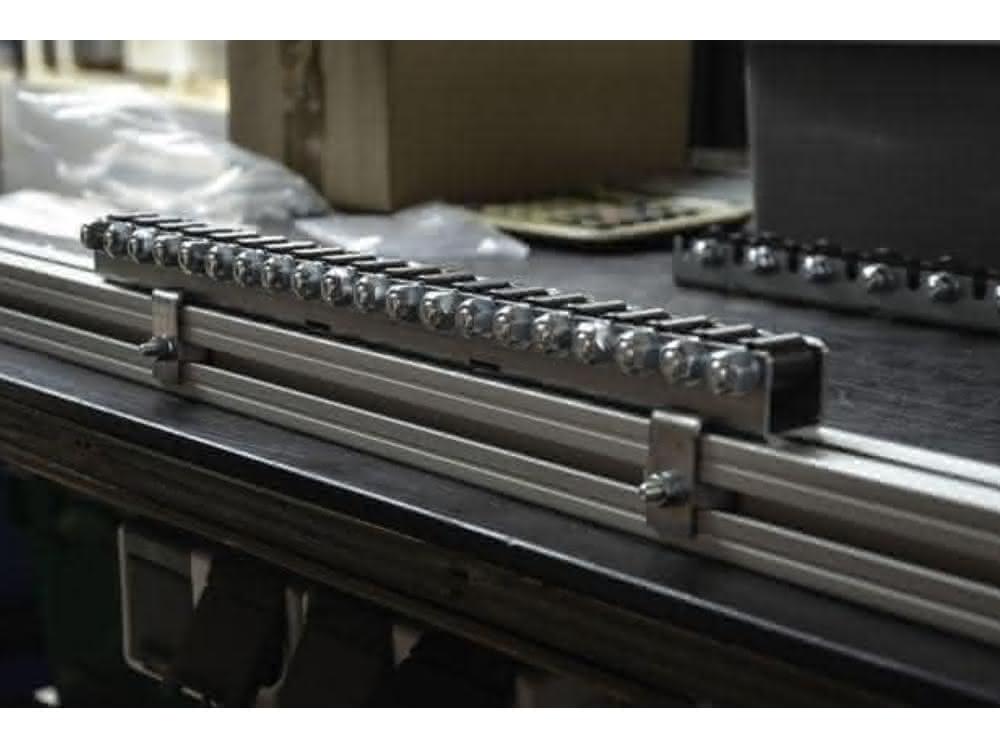 Mini heavy-duty roller tracks