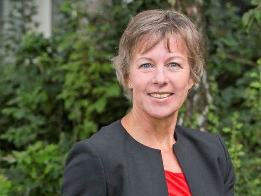 Petra Born, Editor-in-Chief handling