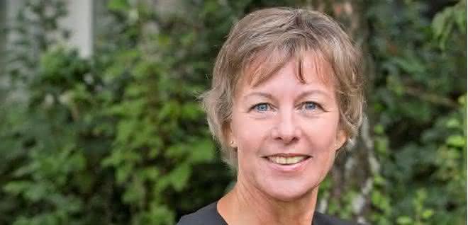 Petra Born, Editor-in-Chief handling