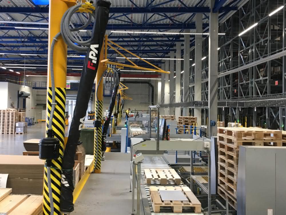 Fipa-Ikea-Slowakei Pro Arbeitsplatz umfasst die Lösung einen Schwenkkran, einen Schlauchheber Fipalift Smart mit sämtlichem Zubehör.