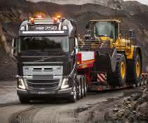 Bagger und Radlader: Volvo Trucks: FH mit neuer robuster Fahrzeugfront Volvo Trucks FH