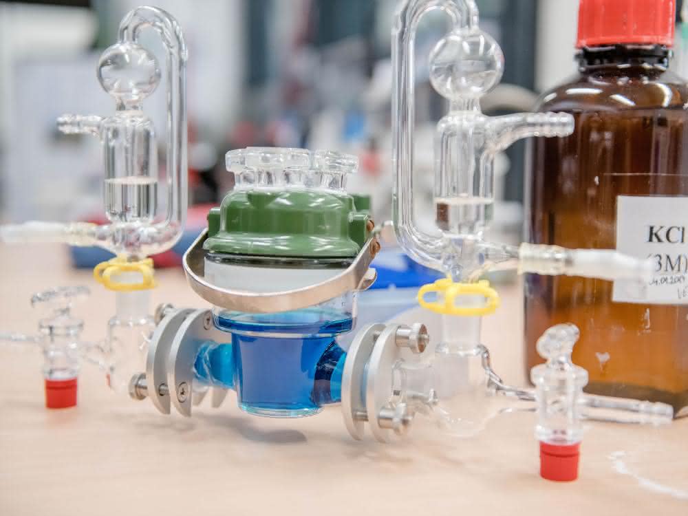 In dieser elektrochemischen Zelle führten die Forscher die Biobrennstoffzellentests durch.
