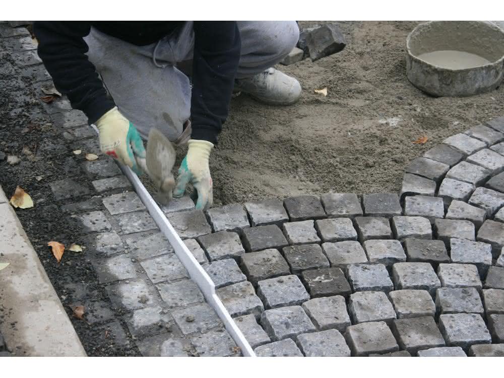 Die Mitarbeiter der Firma Friedrich Klei GmbH aus Baunatal verlegten 900 m² Pflaster