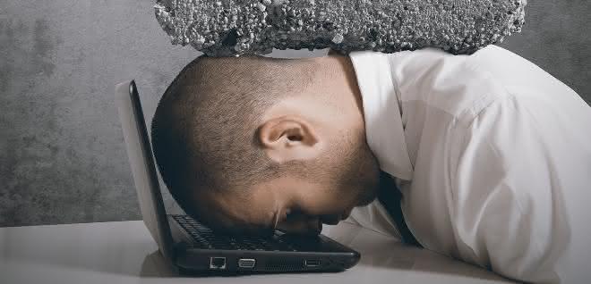 Digitaler Stress verursacht gesundheitliche Beschwerden und eine Minderung der beruflichen Leistung.