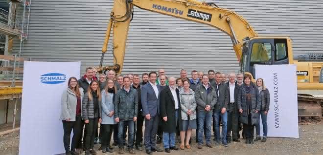 New value stream factory in Glatten The construction team in front of the new high-bay warehouse.